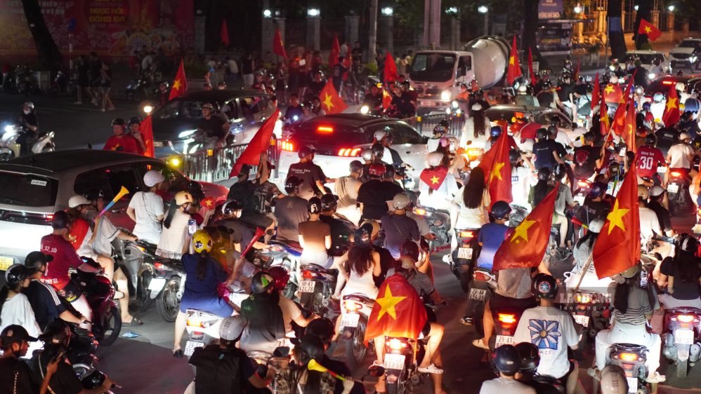 Red color covers the streets, Vietnamese fans celebrate victory. Photo: Minh Vu