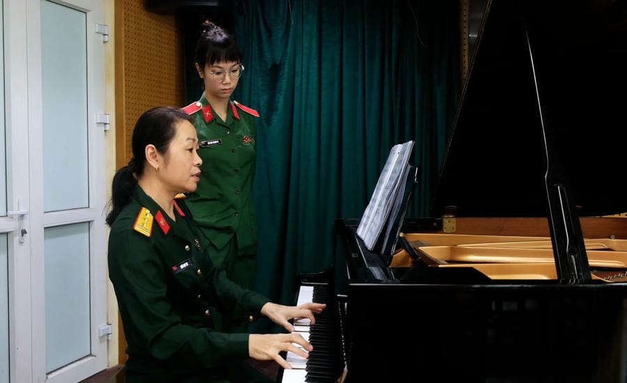 Class at the University of Culture and Arts of the Army. Photo: Character provided