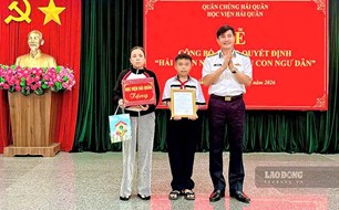 Học viện Hải quân nhận đỡ đầu 2 con ngư dân khó khăn