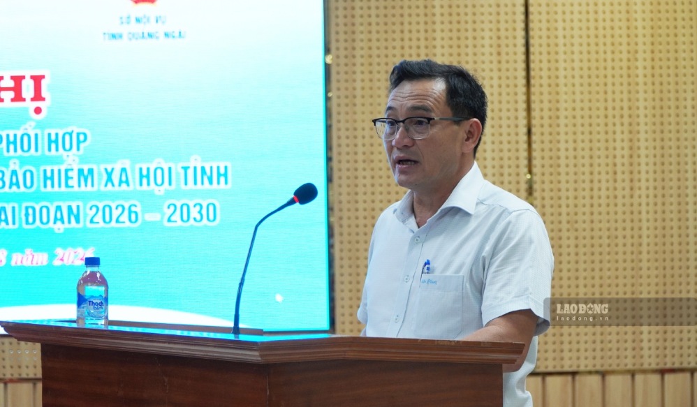 Mr. Dinh Quoc Tuan - Chairman of the Quang Ngai Provincial Labor Federation speaking at the conference. Photo: Vien Nguyen