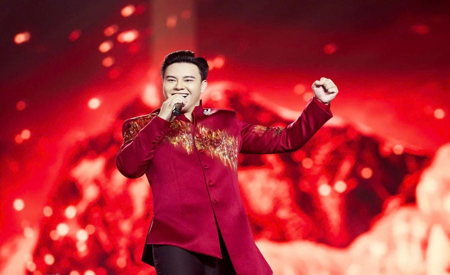 Singer Dong Hung. Photo: Kieng Can