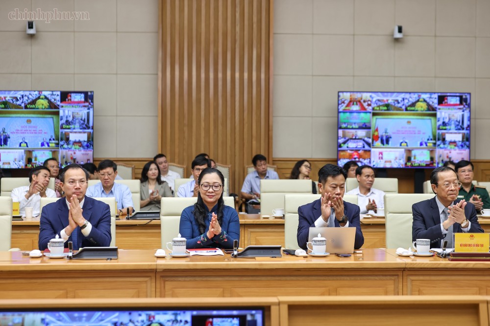 Lãnh đạo Bộ Giáo dục và Đào tạo và các đại biểu tham dự hội nghị. Ảnh: chinhphu.vn/Nhật Bắc