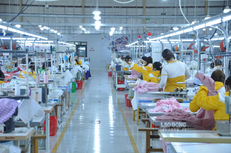 New industrial projects are oriented to attract high value-added manufacturing industries, contributing to the shift in labor structure. Photo: Dinh Dai