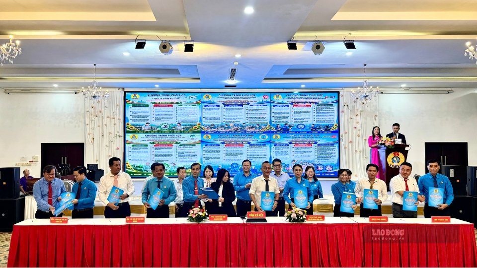Lễ ký kết chương trình phối hợp thực hiện phong trào thi đua giai đoạn 2026 - 2031. Ảnh: Hoàng Lộc