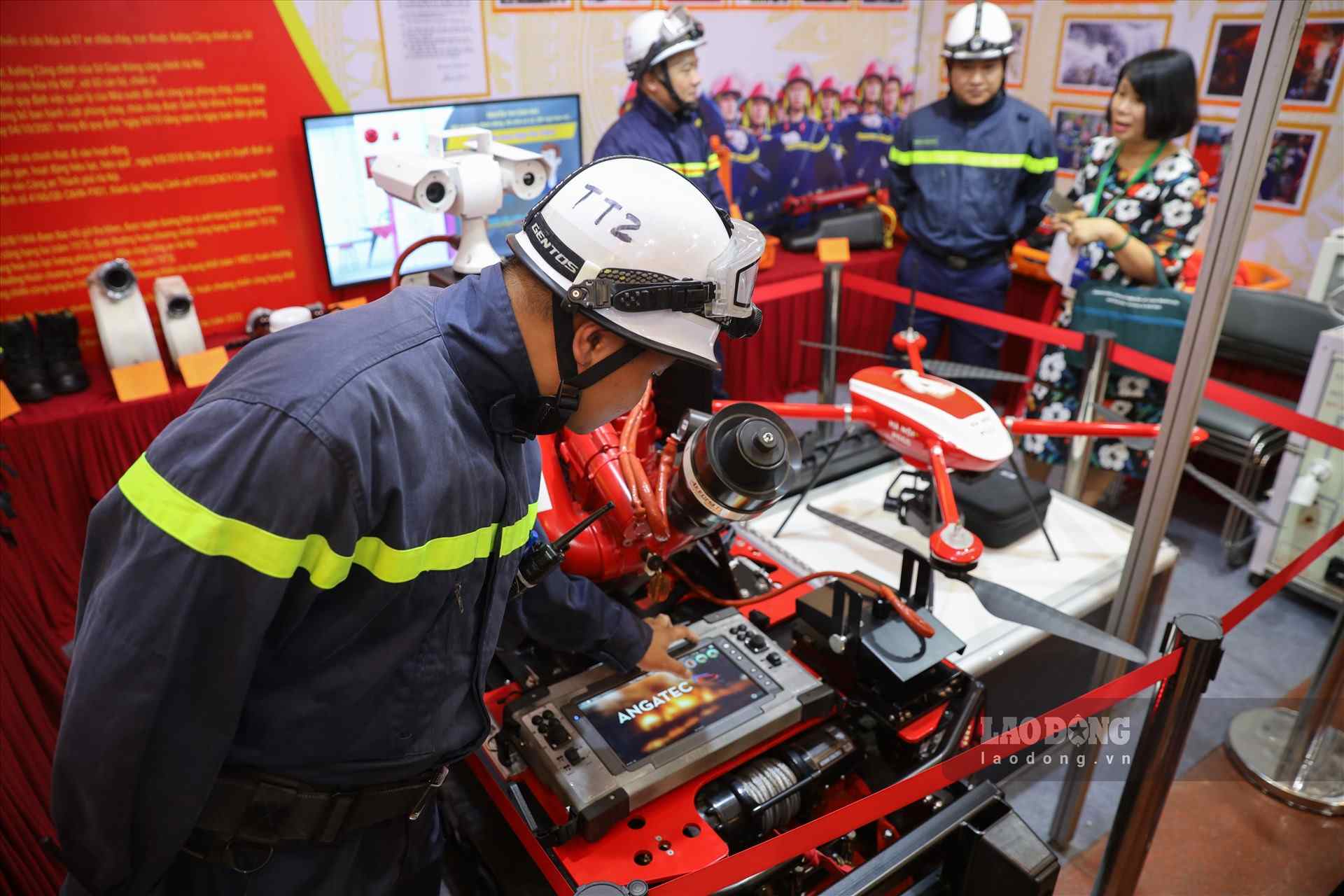 Images de l'exposition internationale sur la technologie et les moyens de prévention et de lutte contre les incendies, de sauvetage, de secours et d'équipements de sécurité et de sûreté en 2023. Photo: Tô Thế