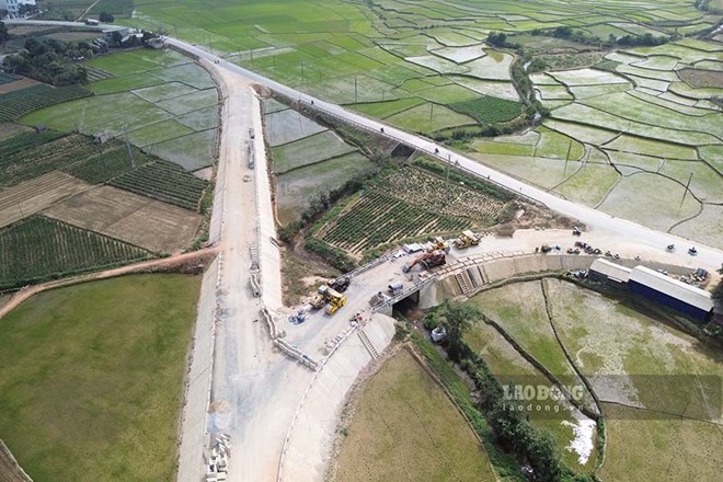 Nhiều năm qua, giao thông tại địa phương được đầu tư sửa chữa. Ảnh: Quang Đạt