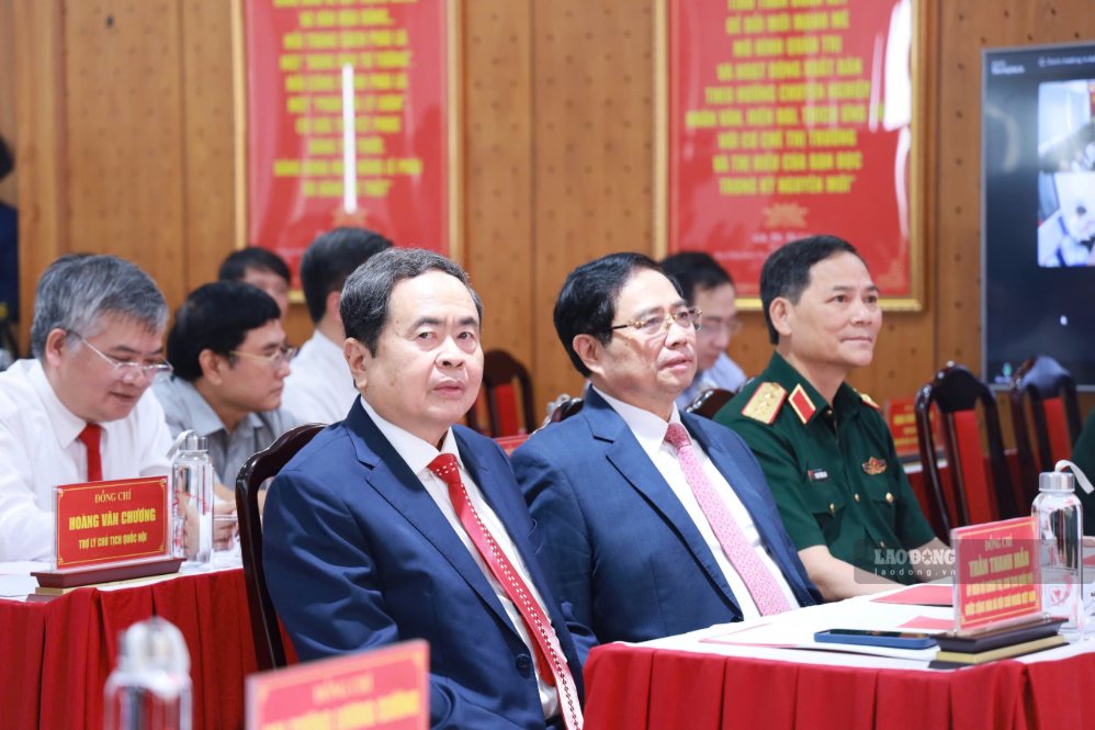 Ủy viên Bộ Chính trị, Chủ tịch Quốc hội Trần Thanh Mẫn, nguyên Ủy viên Bộ Chính trị, nguyên Thủ tướng Chính phủ Phạm Minh Chính tại buổi lễ. Ảnh: Trần Vương