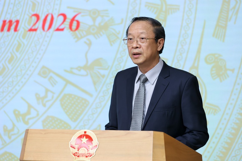 El Viceministro Permanente de Educación y Formación, Pham Ngoc Thuong, dijo que, según los cálculos, se prevé una reducción de 32.625 directores y subdirectores y 10.041 empleados; entre ellos, muchos funcionarios de gestión serán reasignados para volver a enseñar. Foto: chinhphu. vn/Nhat Bac