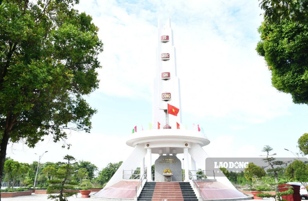 Có 643 mộ liệt sĩ chưa xác định được thông tin tại Nghĩa trang liệt sĩ Hòn Đất. Ảnh: Nam Phương