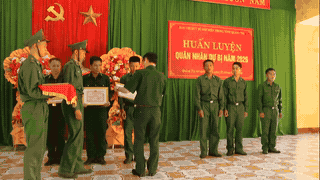 Hundreds of reserve soldiers complete training. Photo: Quang Tri Border Guard