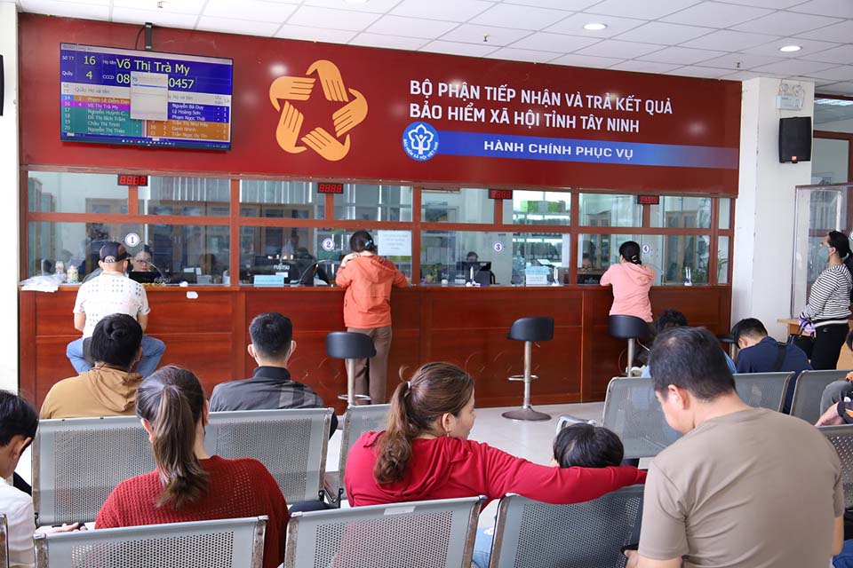 Tay Ninh has 584 units delaying and evading insurance contributions, owing nearly 298 billion VND. Photo: Tay Ninh Social Insurance