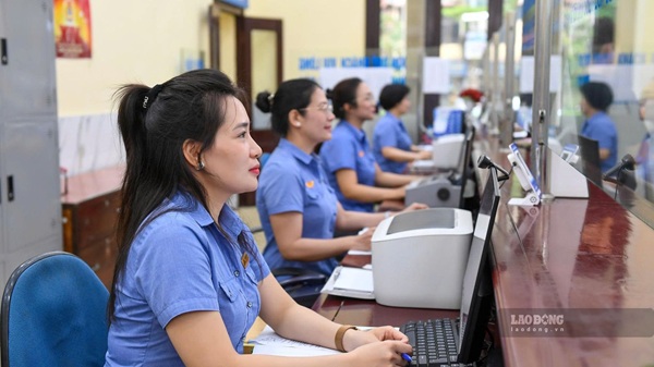 Tet Dinh Mui 2027 train tickets are open for sale, ready for the journey home and tourism. Photo: Minh Hanh