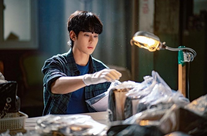 Bộ phim “Knock-Off” bị hoãn phát hành vì ồn ào tình cảm của Kim Soo Hyun. Ảnh: Disney+