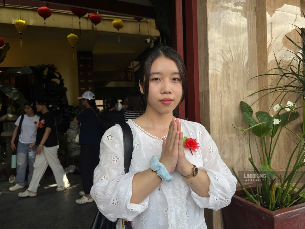 Huyền Trân thấy may mắn vì mình còn cha mẹ. Ảnh: Mai Anh