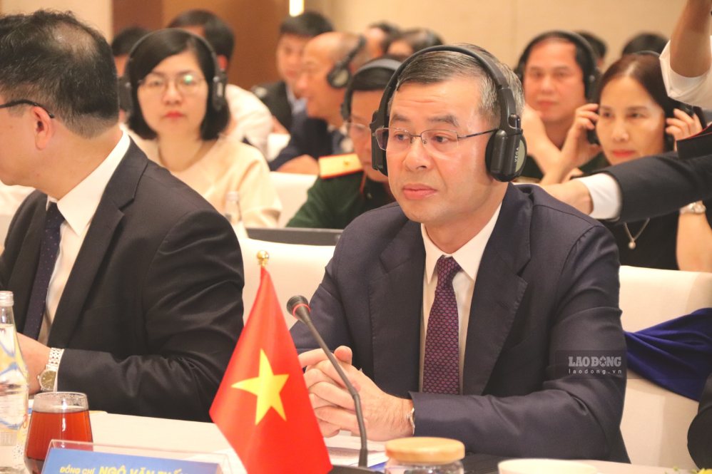 Minister Ngo Van Tuan speaks to assess the macroeconomic cooperation situation between the two countries. Photo: Nguyen Linh