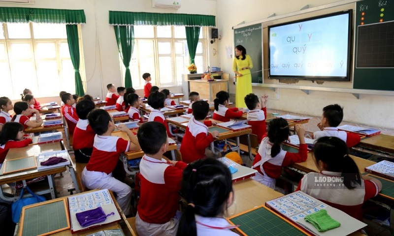 After the school merger process, the principal will arrange, assign, and coordinate management staff, teachers, and educational support personnel between the main school, branch, and school point in accordance with the requirements of task implementation. Photo: Bich Ha