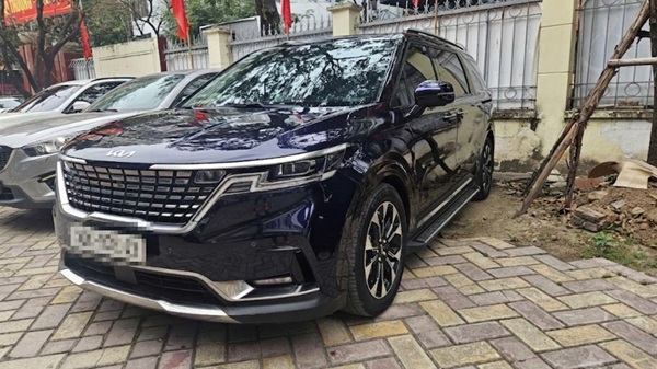Khách thuê cần kiểm tra kỹ các chi tiết nhỏ từ lốp, phanh, hệ thống chiếu sáng. Ảnh: Minh Hạnh