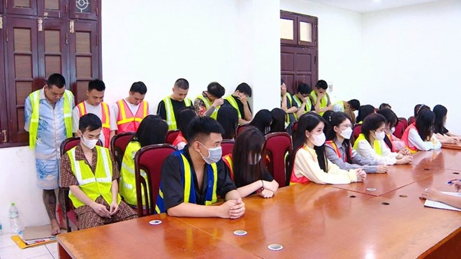 Phá đường dây mua bán, san chiết tinh dầu chứa ma túy với giao dịch khoảng 100 tỉ đồng