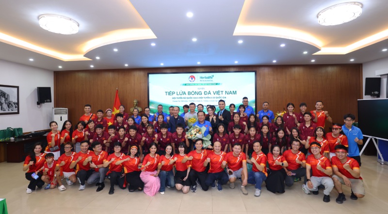 Vietnamese women's team is supported before the ASIAD. Photo: VFF