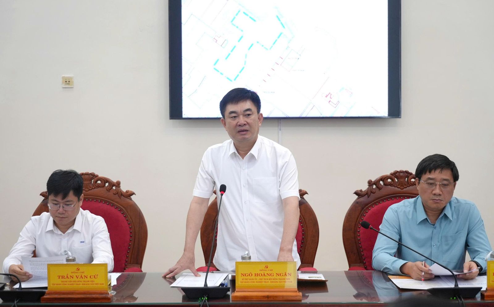 Ông Ngô Hoàng Ngân- Bí thư Đảng ủy, Chủ tịch Hội đồng thành viên Tập đoàn TKV - phát biểu tại chương trình làm việc. Ảnh: Vinacomin  