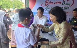 230 suất cơm miễn phí hỗ trợ các hoàn cảnh khó khăn phường Rạch Dừa