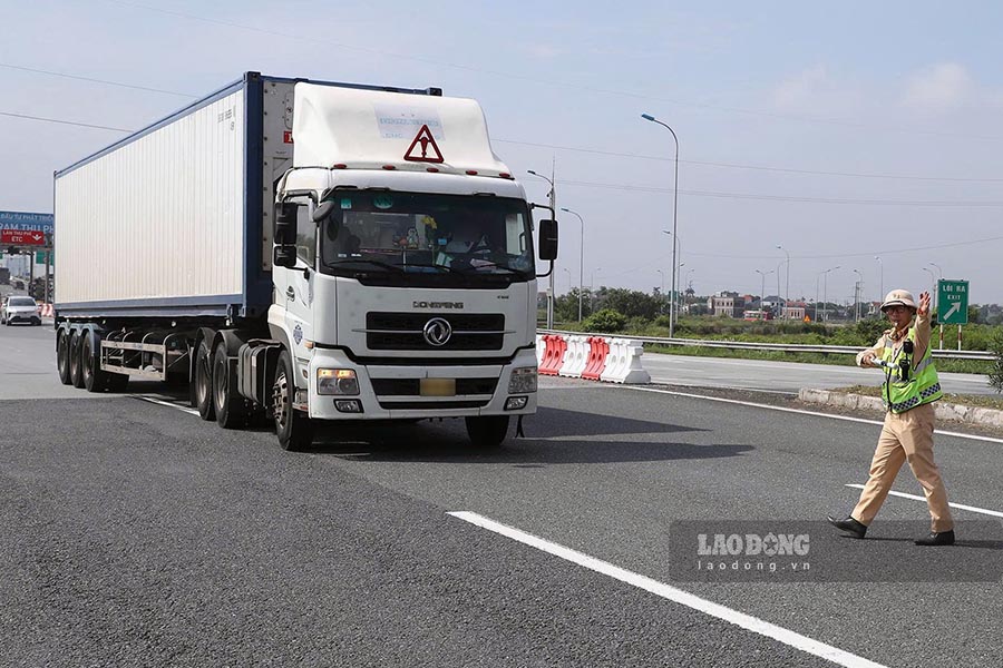 Theo thượng tá Thắng, lực lượng chức năng sẽ không xử lý những trường hợp bất khả kháng, như xe phía trước phanh, gặp sự cố hoặc bị phương tiện khác tác động.