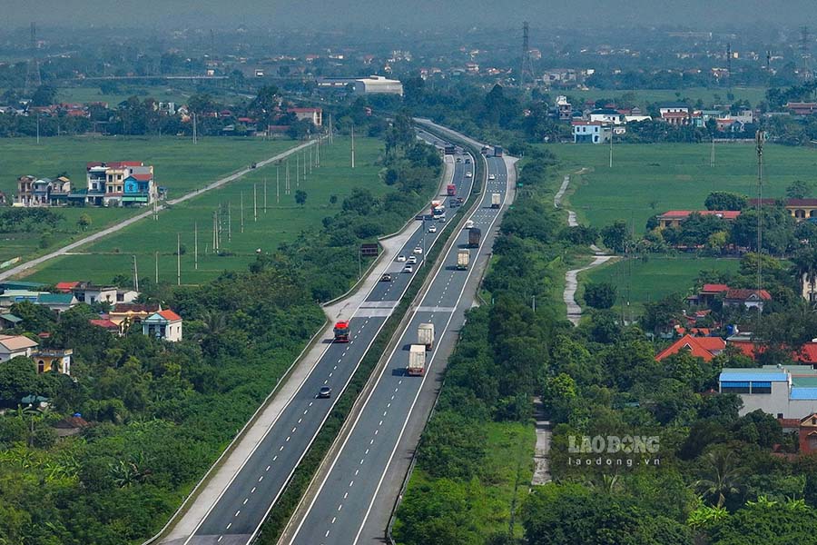 Từ hôm nay (27.8), lực lượng Cảnh sát giao thông (CSGT) bắt đầu tăng cường xử phạt tài xế không tuân thủ quy định về khoảng cách an toàn với xe chạy liền trước trên tuyến cao tốc Pháp Vân - Nghi Sơn.
