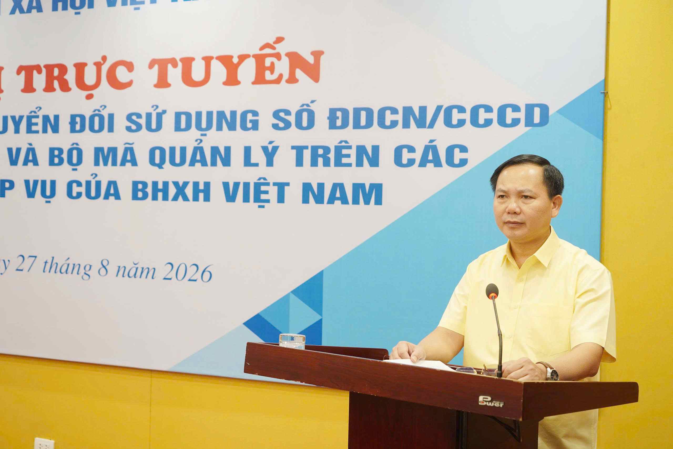 Deputy Director of Vietnam Social Security Chu Manh Sinh speaks to direct at the conference. Photo: Provided by Vietnam Social Security