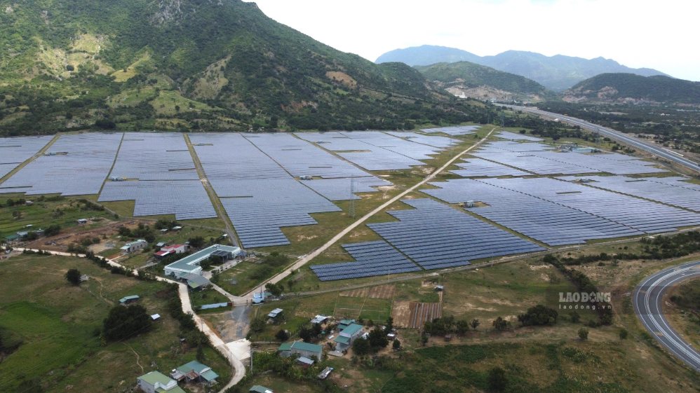 Khanh Hoa has many conditions to develop wind power and solar power projects. Photo: Binh Quy