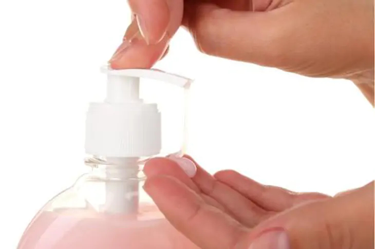 Recall of 2 batches of Rolux AF women's hygiene solution. Photo AI