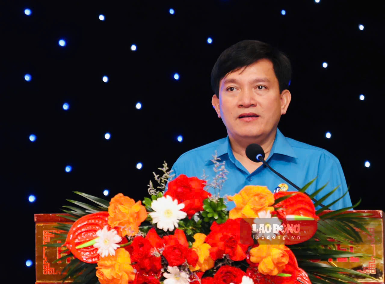 Ông Nguyễn Xuân Hùng - Phó Chủ tịch Tổng LĐLĐ Việt Nam phát biểu tại buổi tọa đàm. Ảnh: Nguyễn Trường