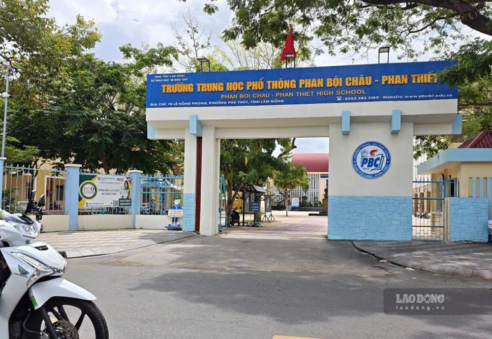 The Department of Education and Training of Lam Dong province reported to the Provincial People's Committee the cause of the case of 38 students having their 10th grade supplementary enrollment results canceled at Phan Boi Chau High School - Phan Thiet. Photo: Duy Tuan