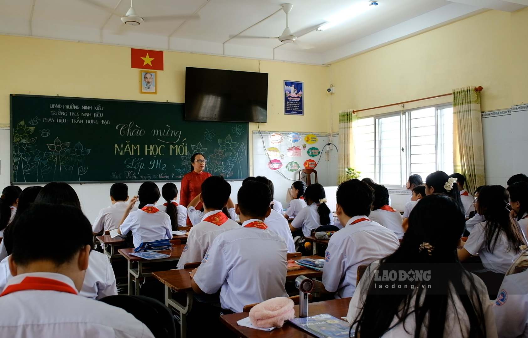 The unified use of one set of textbooks facilitates teaching organization. Photo: My Ly