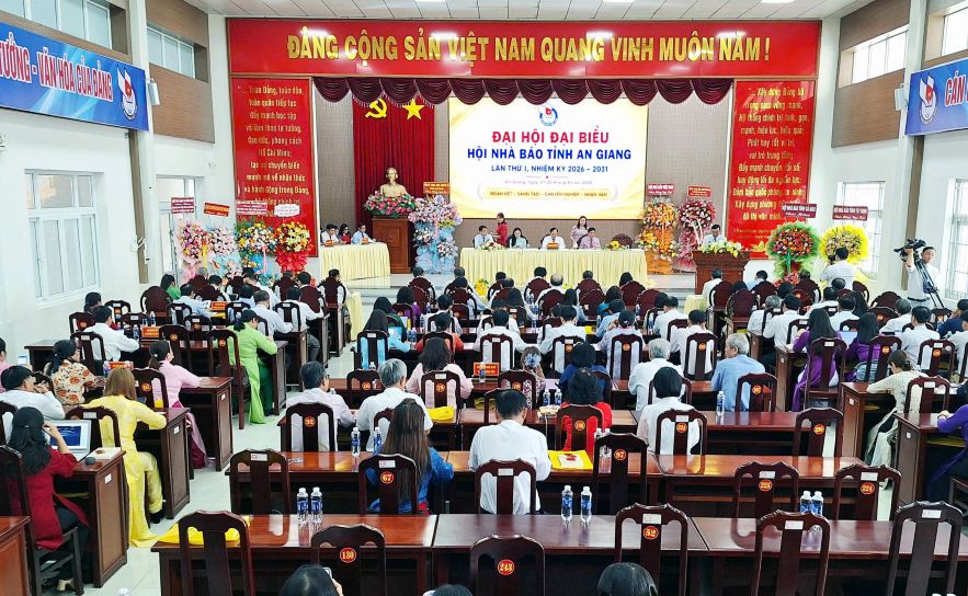 Scene of the first working day session at the 1st Congress of the An Giang Provincial Journalists Association after the merger. Photo: An Giang Provincial Journalists Association provided