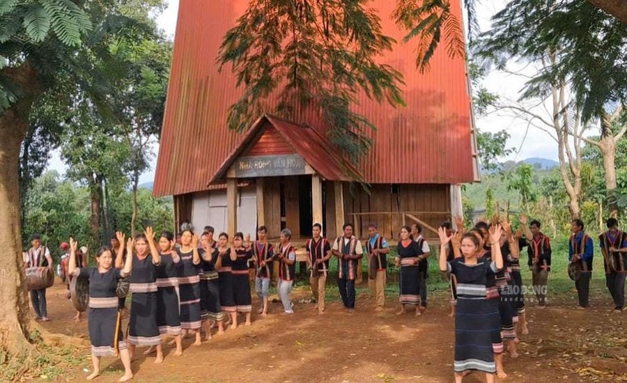 Gia Lai land culture is associated with gongs, stilt houses and even dances. Photo: THANH TUAN