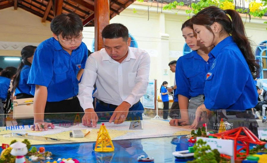 Students of Nha Trang University participate in the Stem festival with applications from lecture halls to practice. Photo: Nguyen Hoa