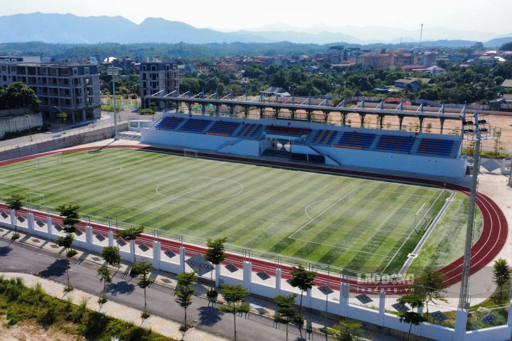 The stadium is located in the Urban Housing Area and Culture and Sports Complex project of Cam Khe town (now Cam Khe commune). Photo: Le Thanh