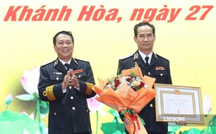 Học viện Hải quân trao tặng Huy hiệu 35 năm, 30 năm tuổi Đảng