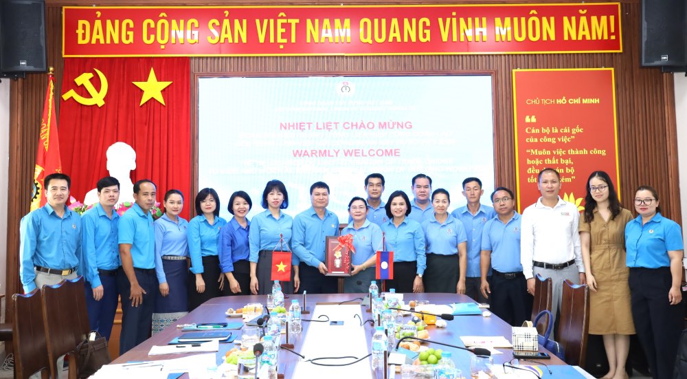 The working session between the Vietnam Construction Trade Union and the Lao Central Union of Trade Unions took place in an open, sincere atmosphere and full of solidarity and friendship. Photo: Vietnam Construction Trade Union