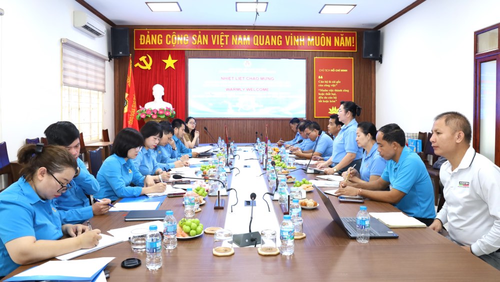 Quang cảnh buổi làm việc. Ảnh: Công đoàn Xây dựng Việt Nam