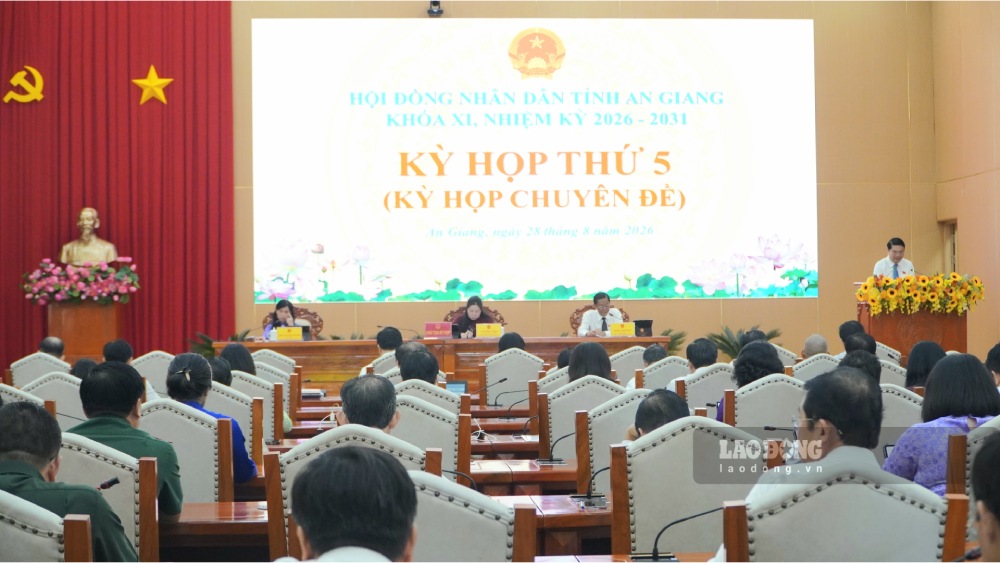 The 5th session (Specialized session) of the An Giang Provincial People's Council considers 18 draft resolutions. Photo: Nguyen Anh