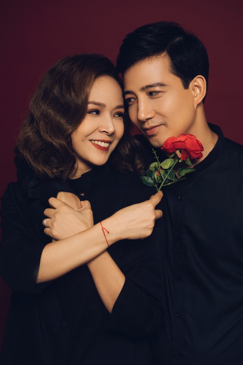 Diem Huong has a happy marriage with her husband, actor Hong Quang. Photo: Character provided