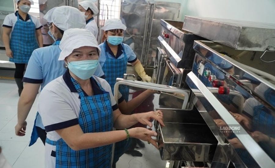 Semi-boarding meals are organized at the school, helping students ensure daily activities in 2 sessions. Photo: Chan Phuc