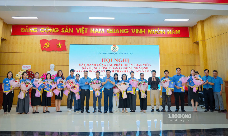 Vinh Phuc Industrial Park Trade Union accelerates union member development. Photo: Hoang Loan