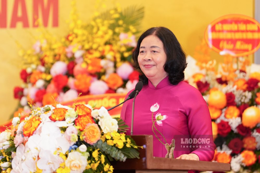 Ms. Bui Thi Minh Hoai - Member of the Politburo, Secretary of the Party Central Committee, Secretary of the Party Committee of the Fatherland Front, Central mass organizations, Chairman of the Central Committee of the Vietnam Fatherland Front delivered a directive speech at the Congress. Photo: Song Huu