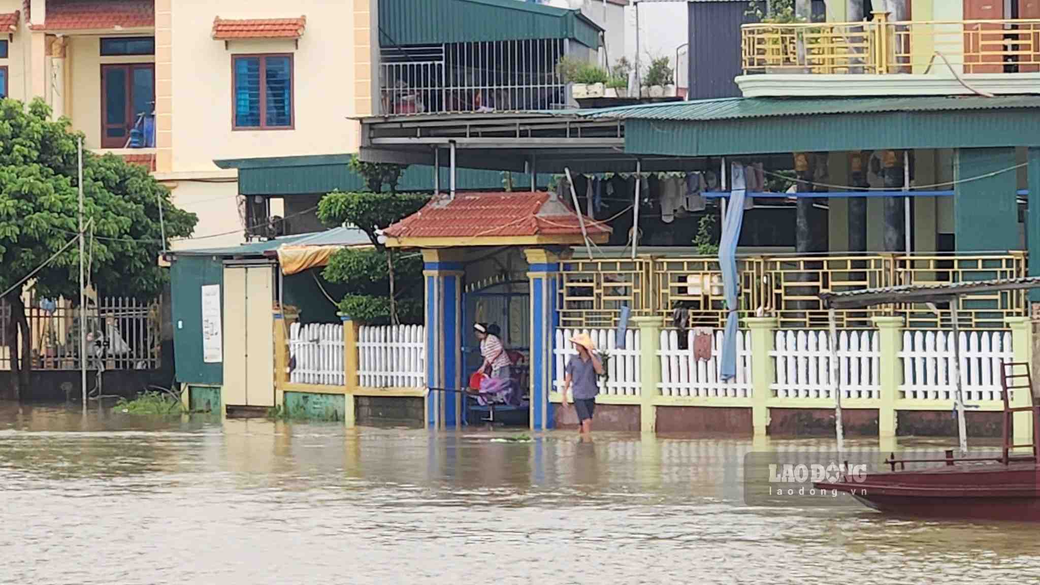Storm No. 4 caused 1,075 houses damaged and 8,496 houses flooded. Photo: Nguyen Truong