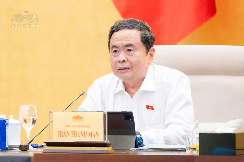 Según el miembro del Buró Político y Presidente de la Asamblea Nacional, Tran Thanh Man, hay empresas que se registran solo para comprar y vender facturas y documentos, fraude comercial. Foto: Quochoi. vn
