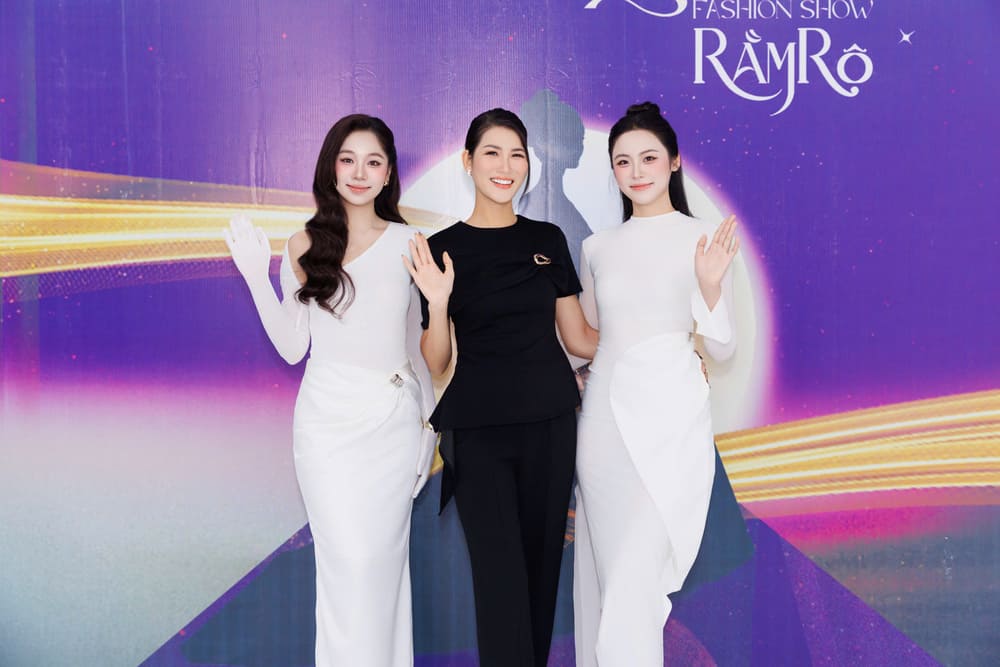 La beauté Phạm Thùy Dương - Ambassadrice du tourisme et de l'environnement de Miss Vietnam 2024 (à gauche), la beauté Ngọc Anh Nana (au milieu) et la dauphine Vân Nhi (à droite) participent au casting. Photo: Personnage fourni