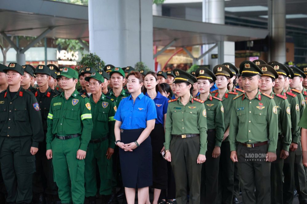 Lực lượng liên ngành gồm Công an Cửa khẩu, Cảnh sát giao thông (CSGT) và An ninh hàng không đồng loạt ra quân sáng 28/8,