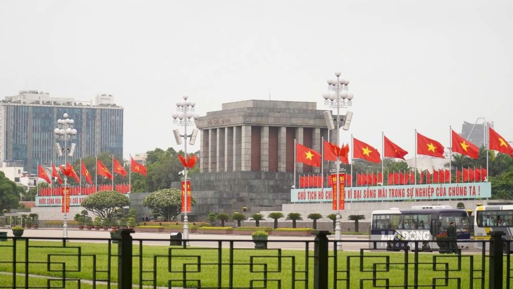 Hanoi gives 45,000 gifts to people visiting and visiting Uncle Ho's Mausoleum on September 2nd. Photo: Minh Chinh